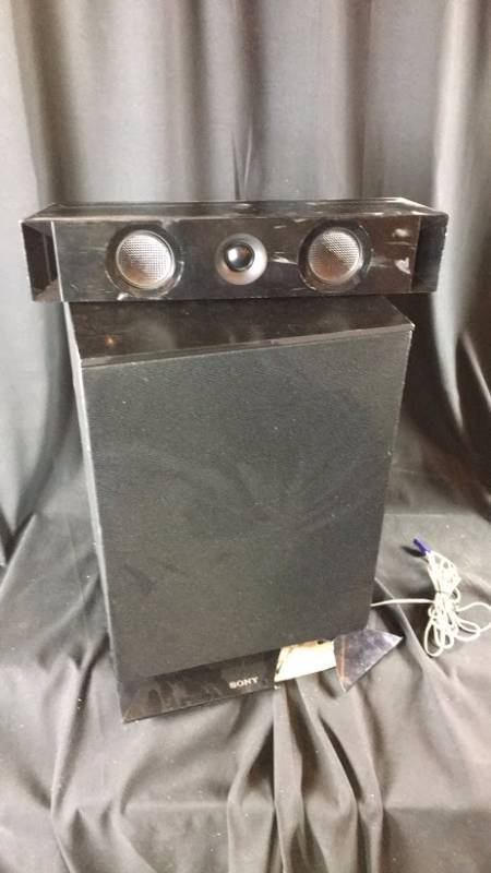 lot L51-SPEAKERS image: Lot of 9 Speakers RETAIL VALUE $270