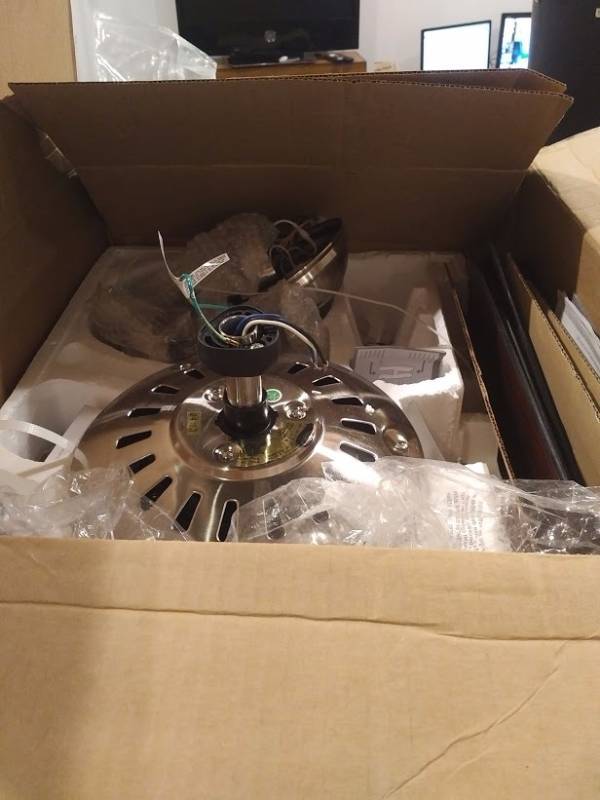 lot L51-1092 image: Hunter 52 Ceiling Fan RETAIL VALUE $150