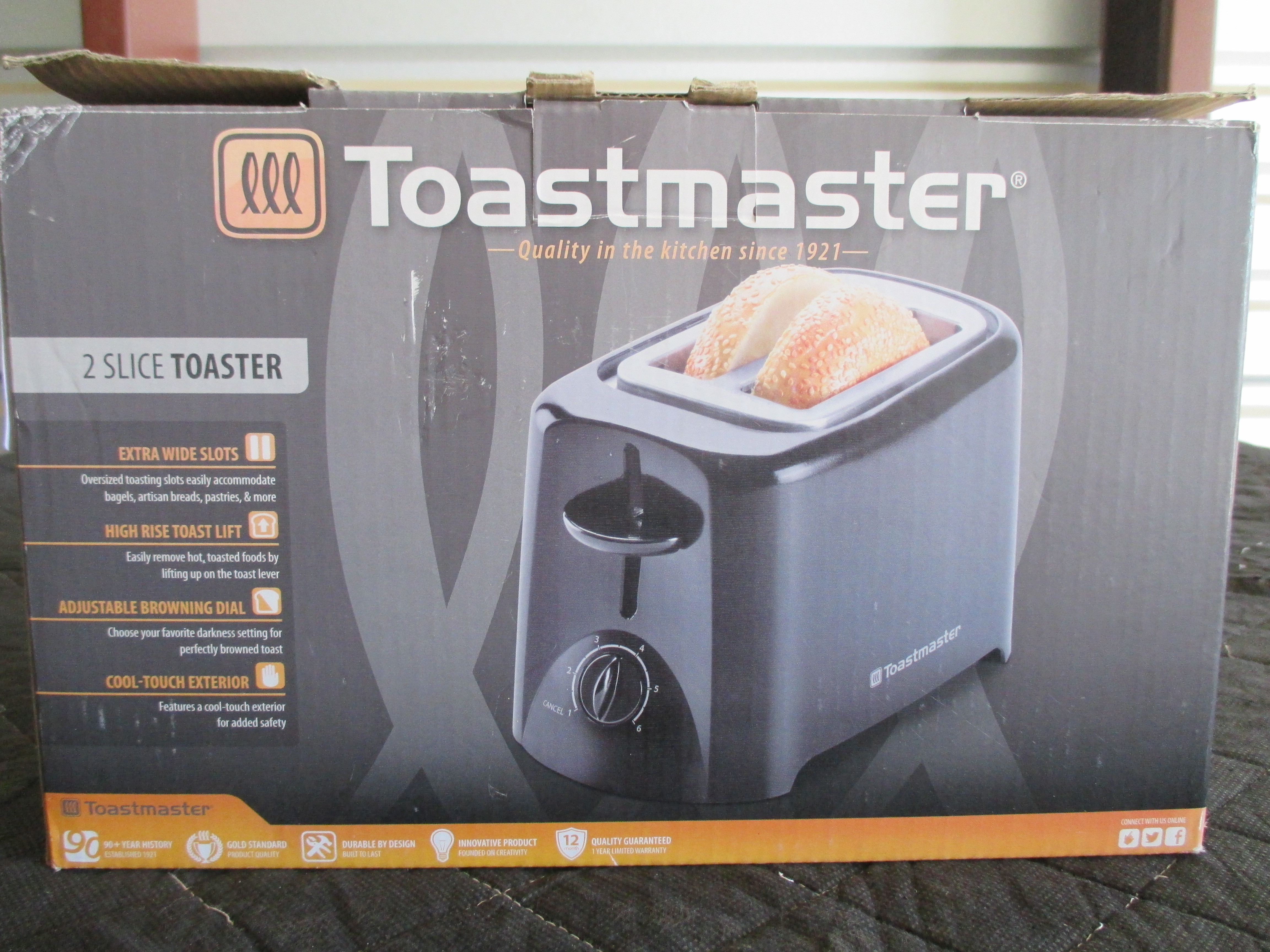 lot 107 image: Toastmaster 2-Slot Toaster