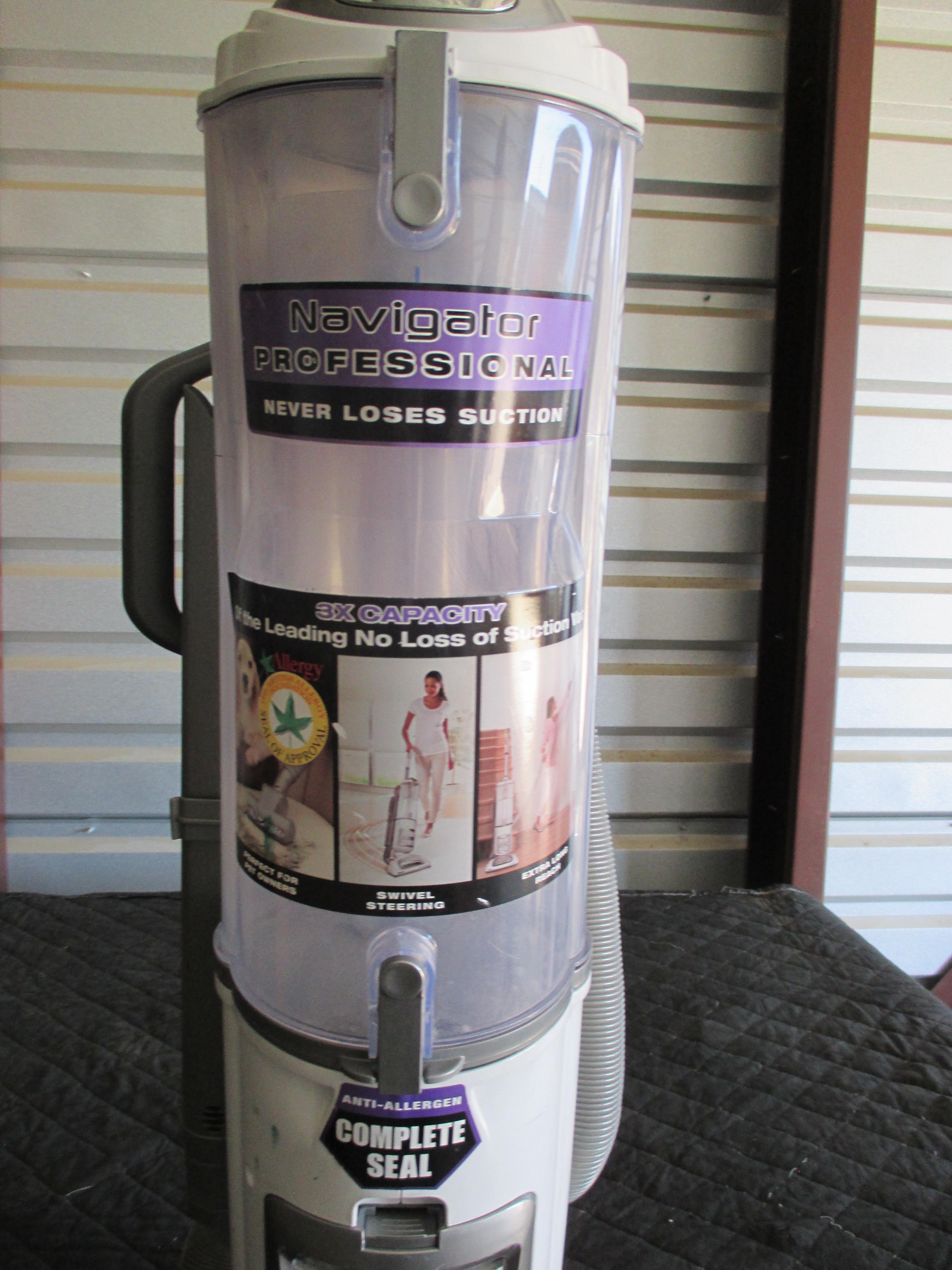 lot 127 image: Shark Navigator Professional