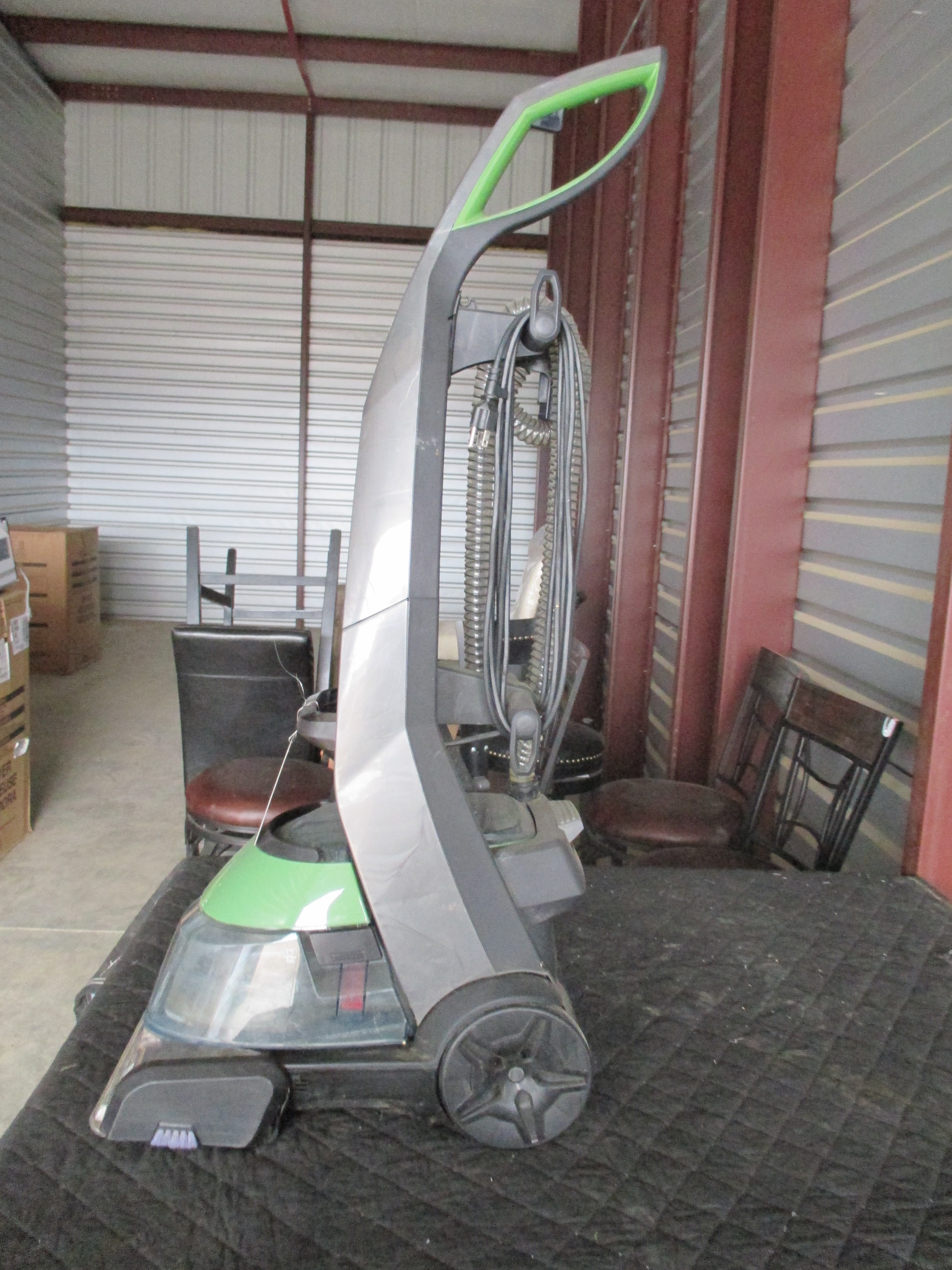 lot 137 image: Bissell Deep Clean Professional Pet