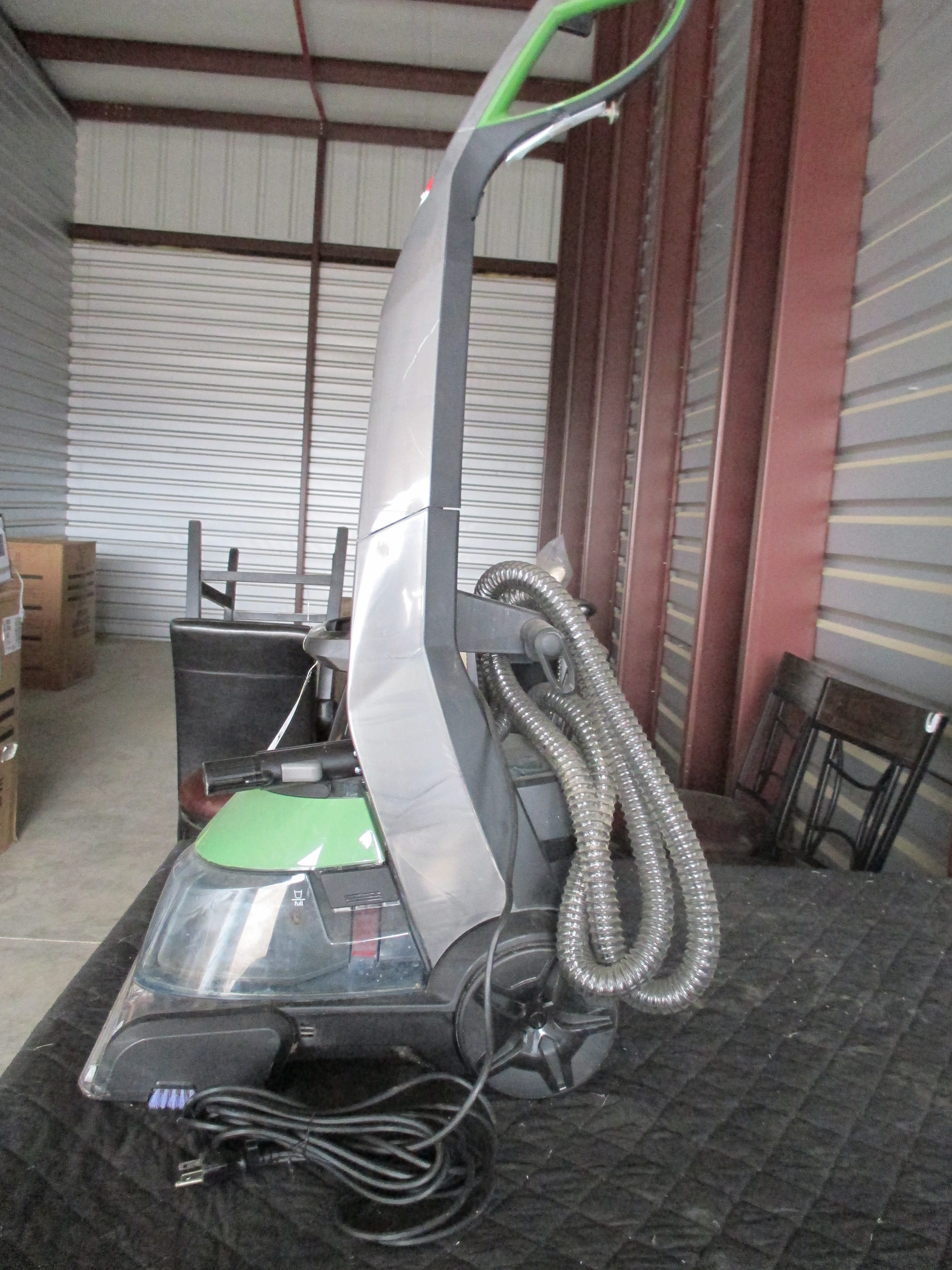 lot 139 image: Bissell Deep Clean Professional Pet