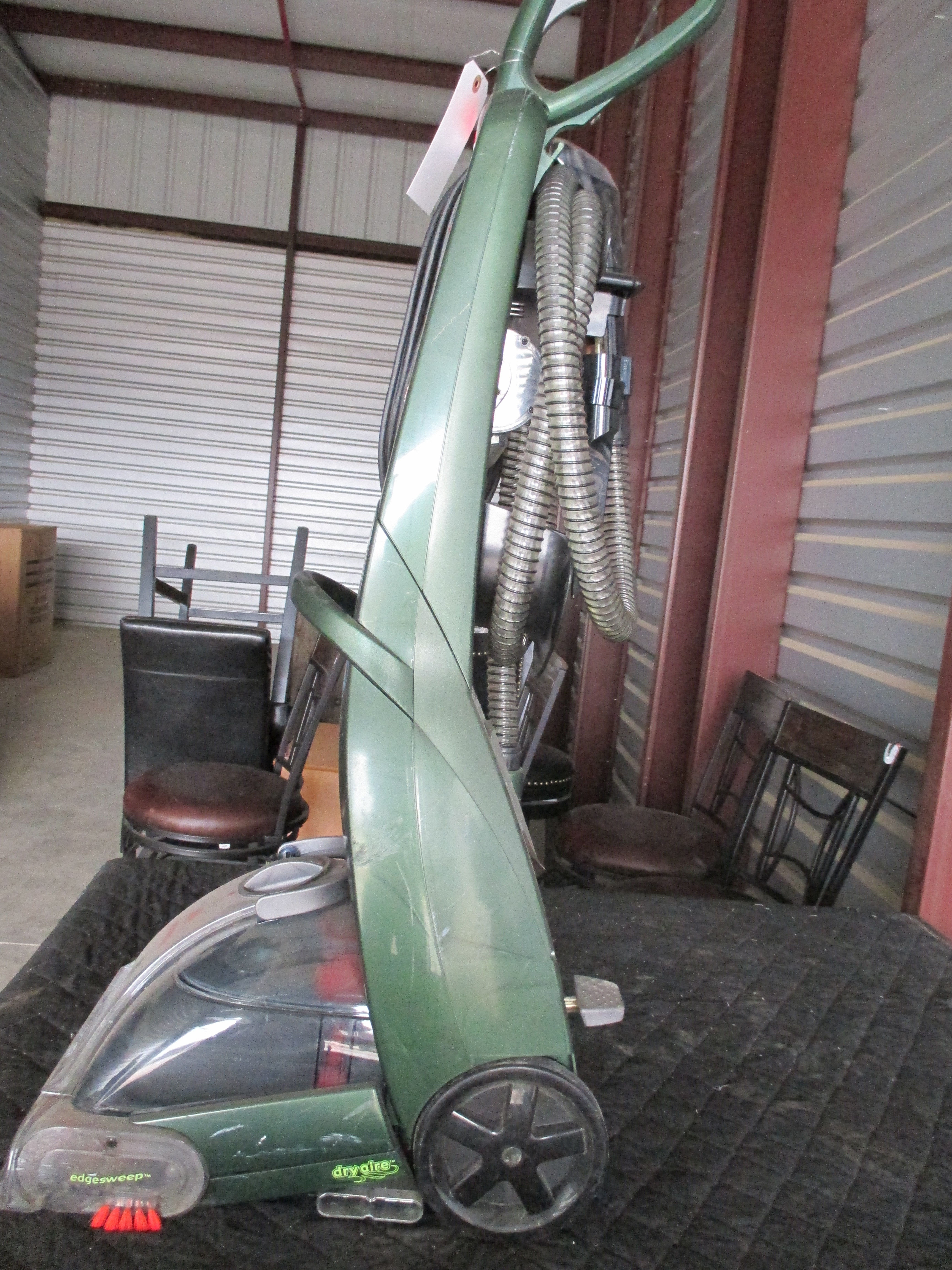 lot 141 image: Bissell PROheat Turbo