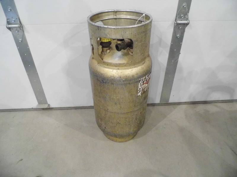 Large LP Tank w Propane