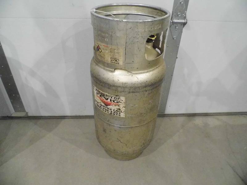 Large LP Tank w Propane