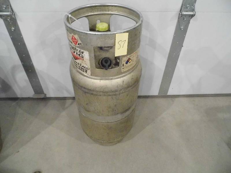 Large LP Tank w Propane