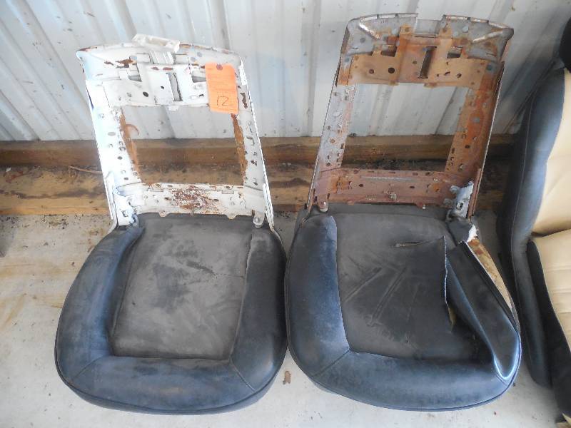 lot 12 image: Chevy Camaro Seats