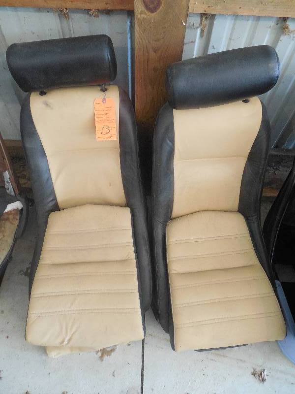 lot 13 image: Street Rod seats