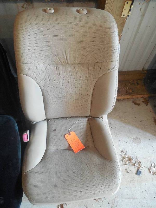 lot 15 image: Acura Car Seat