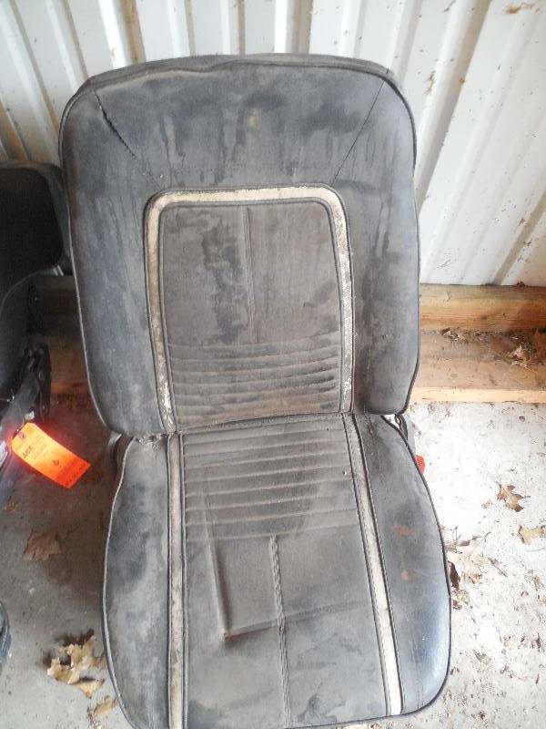 lot 20 image: Chevy Camaro Seats