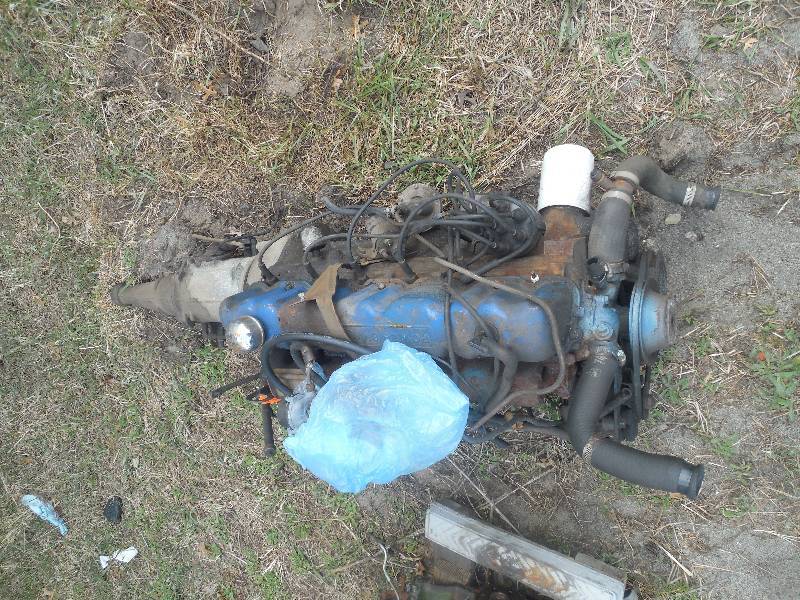 lot 53 image: Ford 6 Cyllinder Motor With Transmission