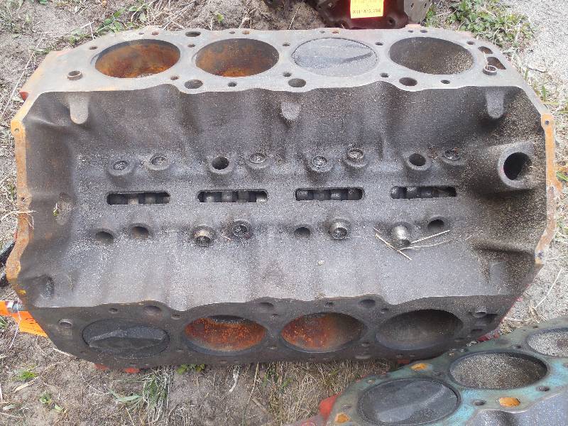 lot 55 image: Chevy Block with Crank