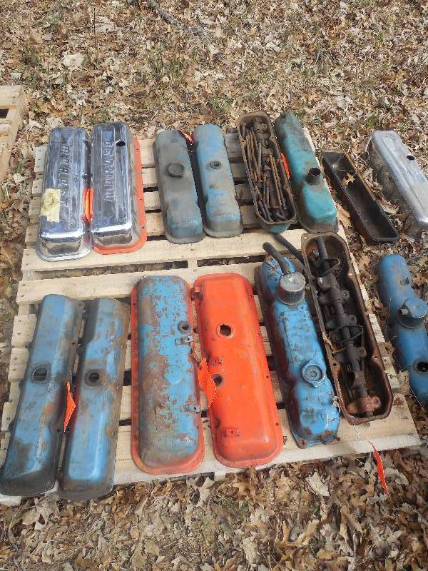 lot 70 image: Pallet with 7 Sets of Valve Covers