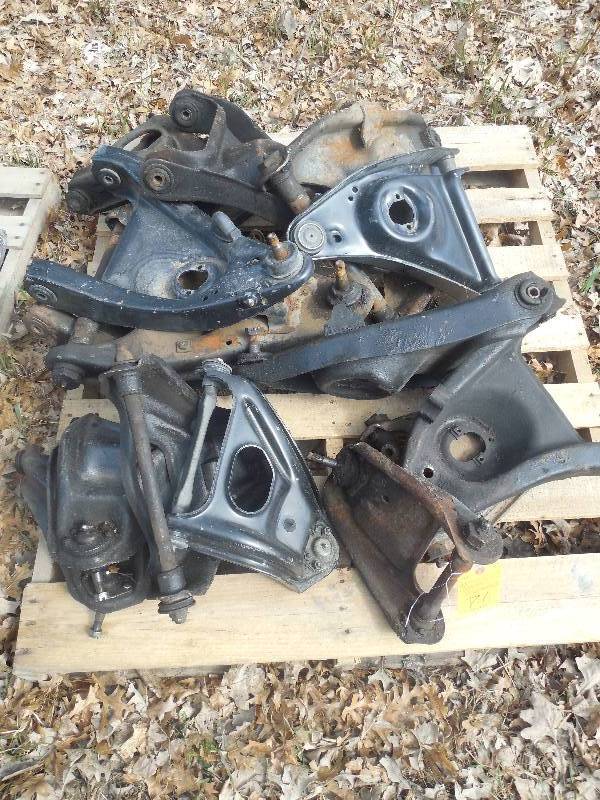 lot 71 image: Pallet of Chevelle A-Arms