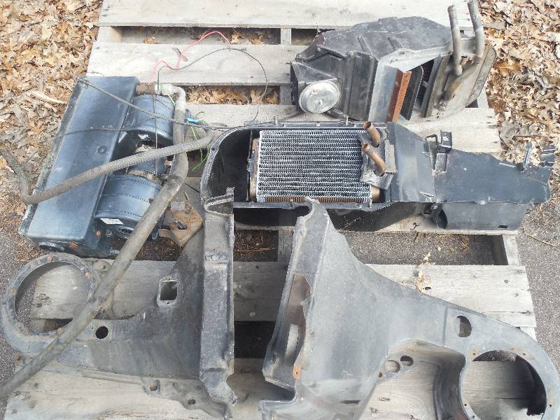 lot 77 image: Pallet of AC and Heater Boxes