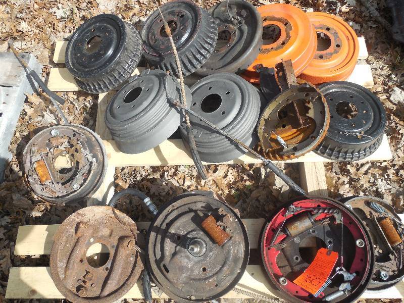 lot 80 image: Camaro and Mopar Brake Drums