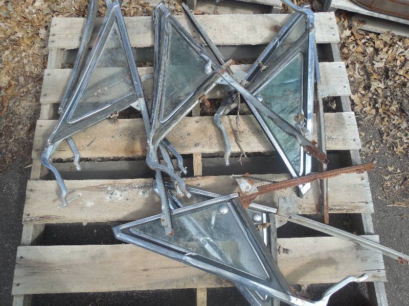 lot 83 image: 4 Sets of Wing Windows