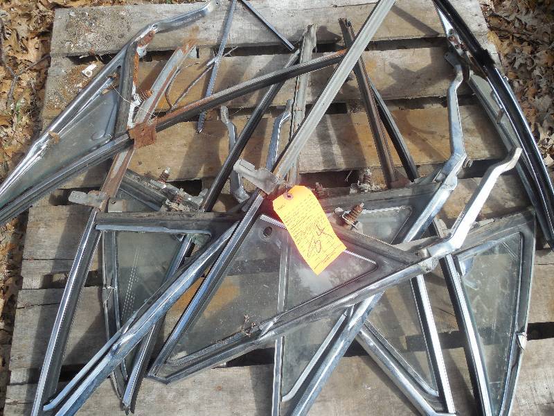 lot 84 image: Set of 4 wing Windows