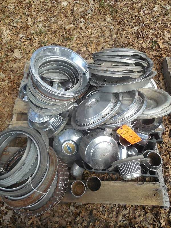 lot 86 image: Misc. Trim Ring Caps and Center Caps