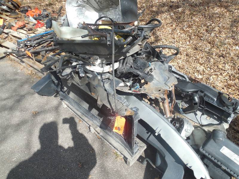 lot 93 image: Pallet of 1999 Chevy Van Parts