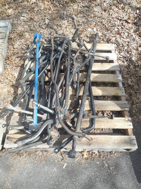 lot 94 image: Pallet of 1994 GM Sway Bars