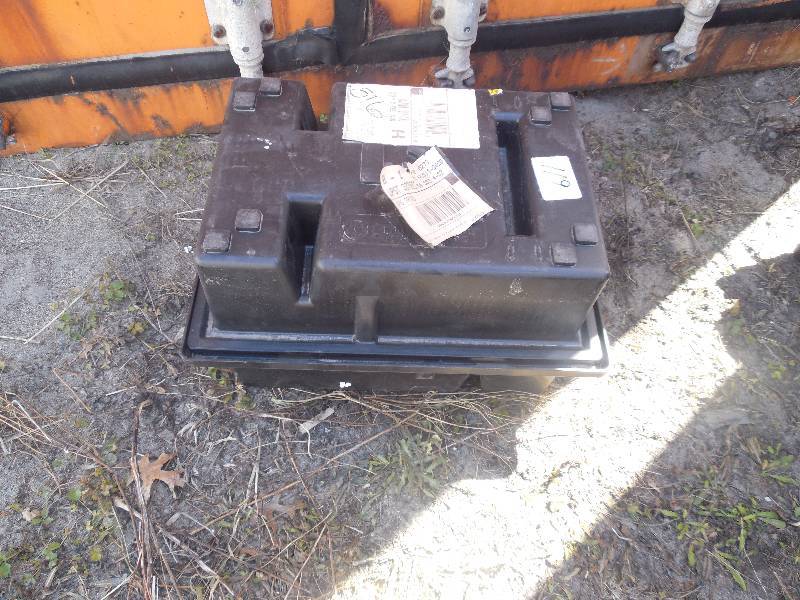 lot 117 image: 9 Inch Center Section Crate