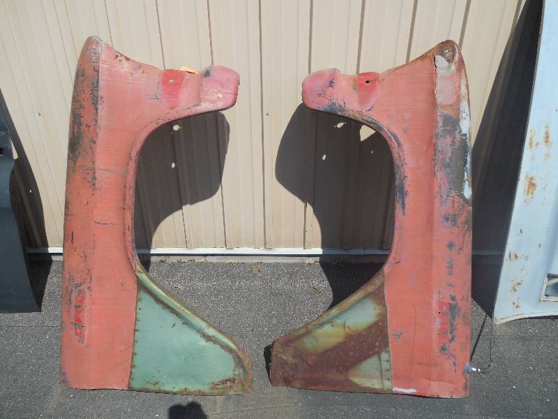 lot 129 image: 1955-58 Chevy Truck Fenders