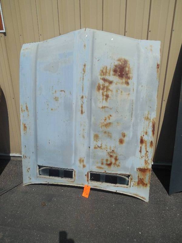 lot 130 image: 1970 Oldsmobile Cutlass Hood