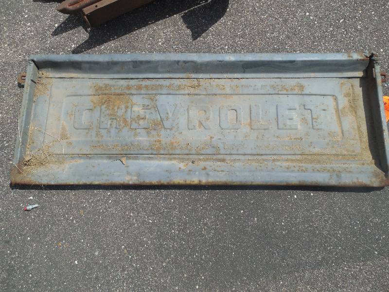 lot 140 image: 1941-87 Chevy Truck Tailgate