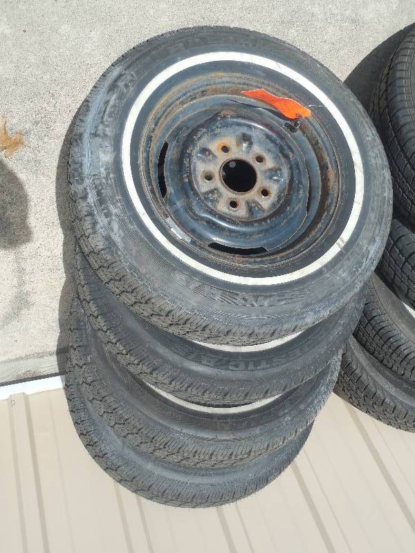 lot 167 image: 4  Tires 1957514 Like New