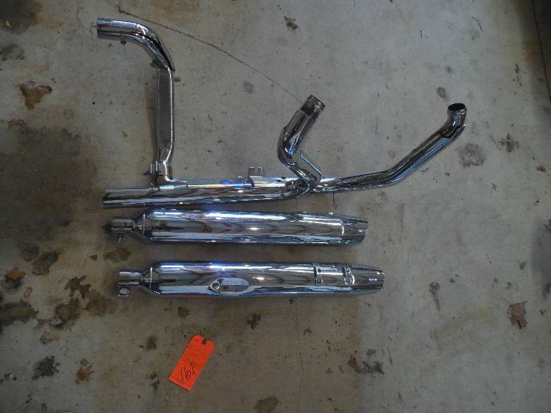 lot 191 image: 2016 Harley Mufflers & exhaust - NEW