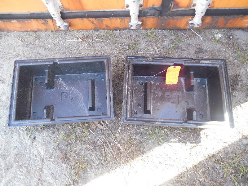 lot 118 image: 9 Inch Center Section Crate