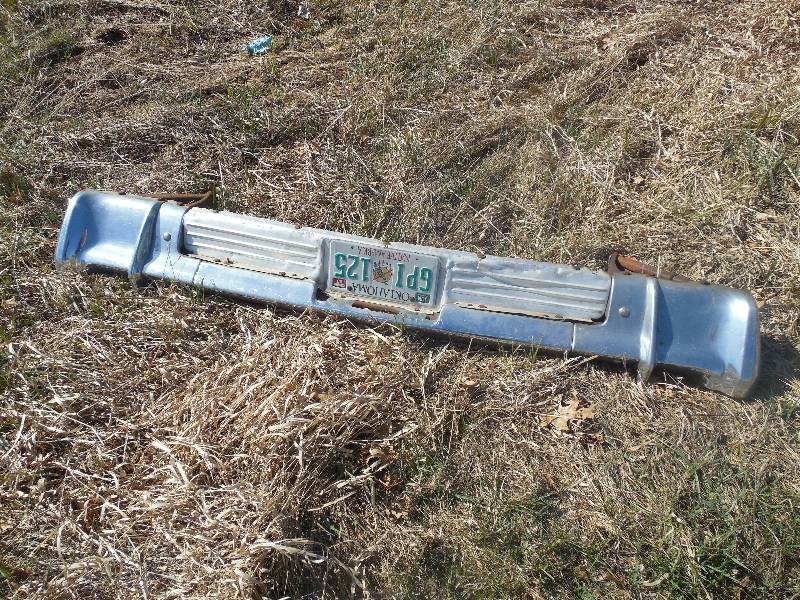 lot 220 image: GM - OLDS BUMPER