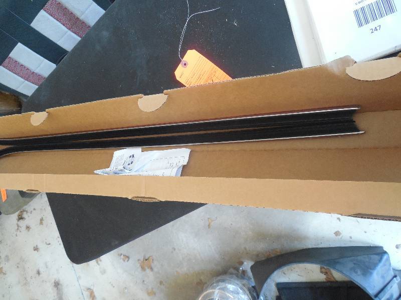 lot 256 image: 1970-81 CAMARO WINDOW FUZZIE KIT