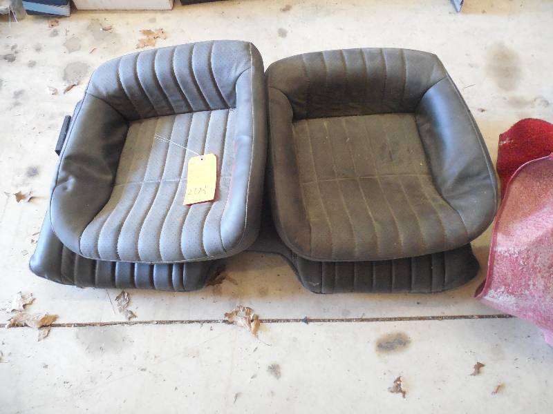 lot 264 image: 2000 CAMARO BACK SEAT - BLACK LEATER