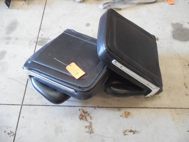 lot 266 image: 1966 FORD MUSTANG FRONT BUCKET SEATS