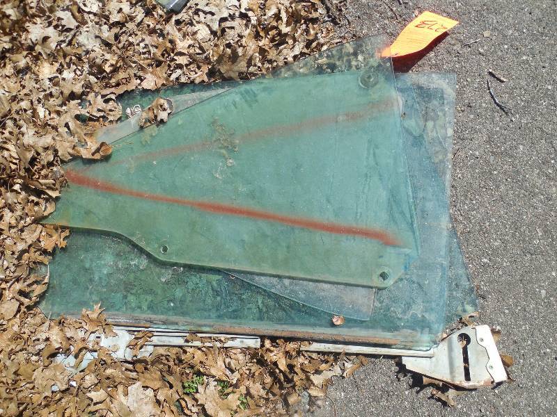 lot 273 image: MOPAR DOOR GLASS B-BODY