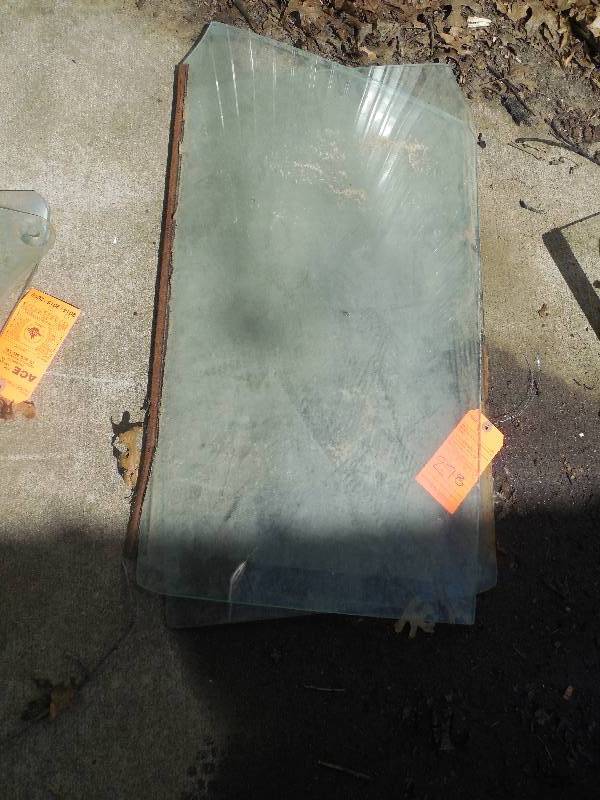 lot 278 image: 1966-67 CHEVELLE DOOR GLASS