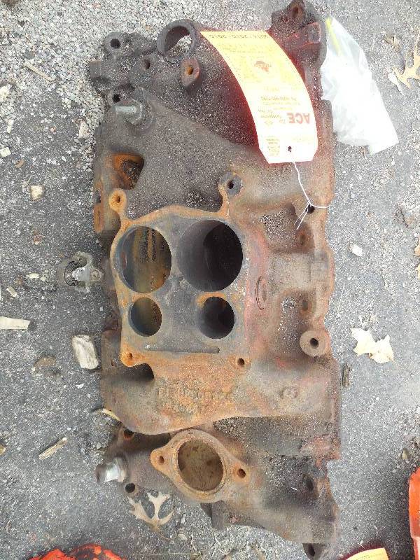 lot 307 image: CHEVY SMALL BLOCK INTAKE MANIFOLD