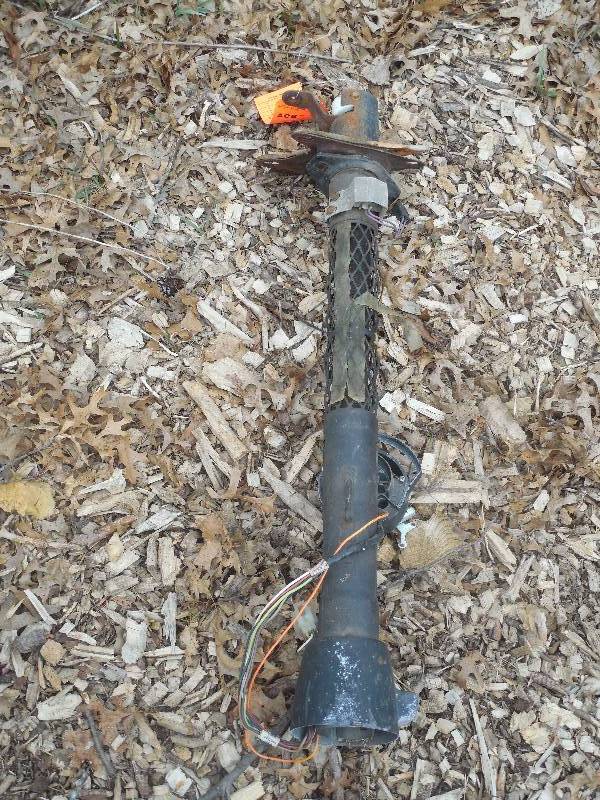 lot 320 image: FORD MUSTANG STEERING COLUMN