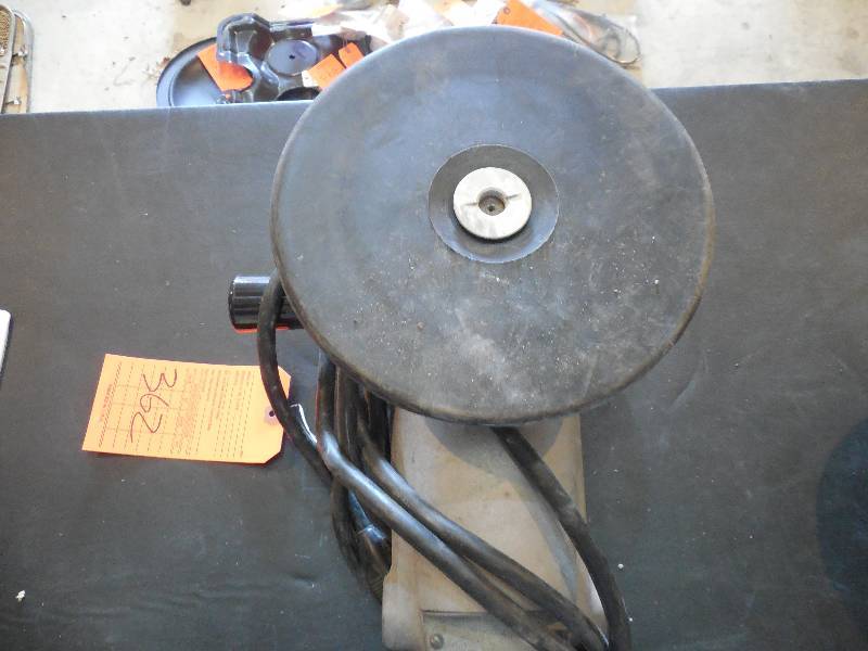 lot 362 image: MILWAUKEE BUFFER