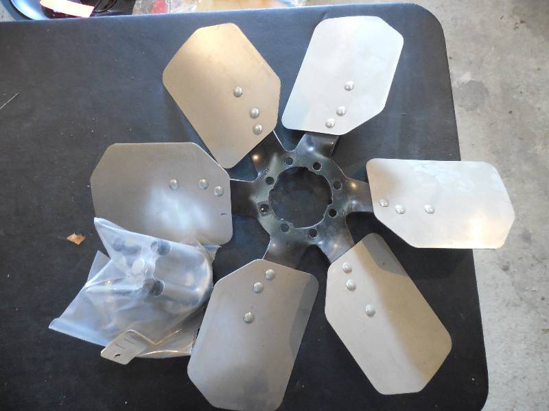 lot 369 image: UNIVERSAL FAN AND SPACER