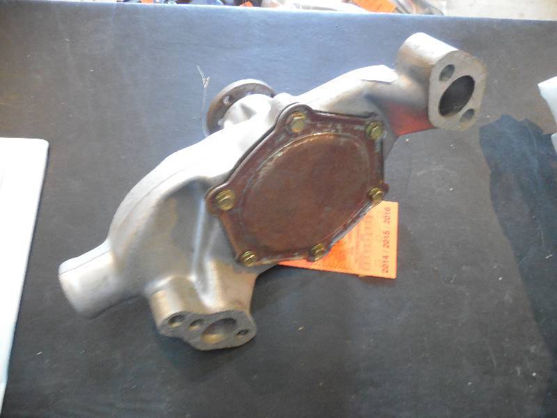 lot 371 image: SMALL BLOCK SHORT WATER PUMP