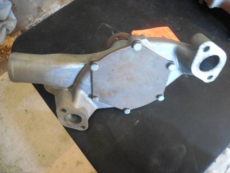 lot 372 image: SMALL BLOCK LONG WATER PUMP
