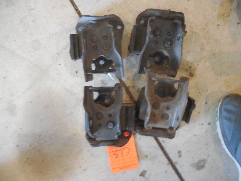 lot 377 image: CHEVY MOTOR MOUNTS