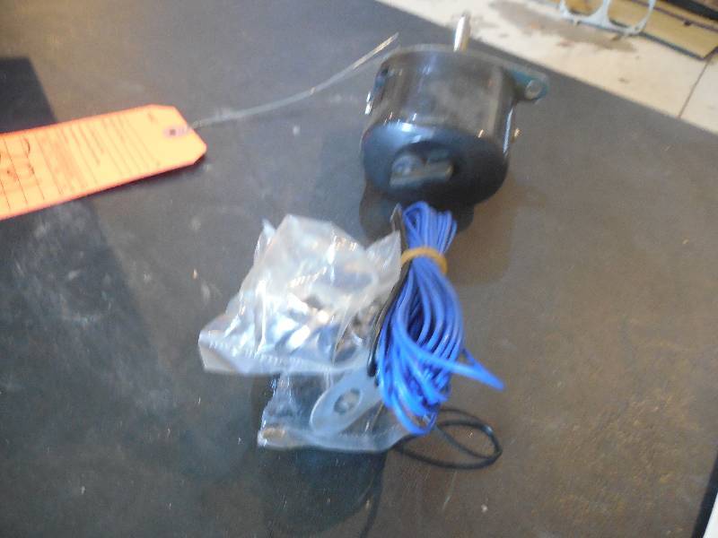 lot 381 image: UNIVERSAL WIPER KIT