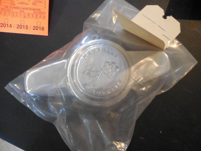 lot 395 image: 1959 CORVETTE CENTER CAP