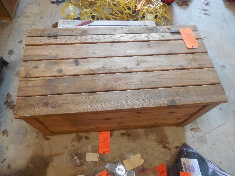 lot 402 image: WOOD STORAGE CRATE