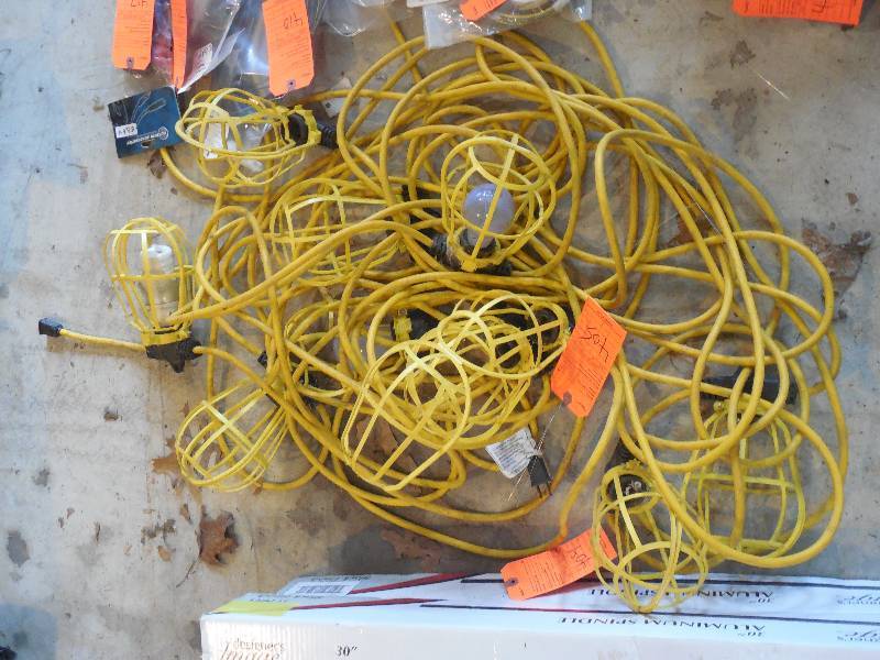 lot 405 image: STRING OF SHOP WORK LIGHTS