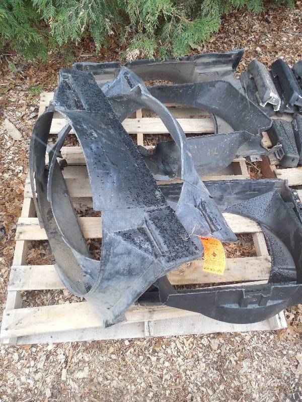 lot 554 image: Pallet of GM Fans